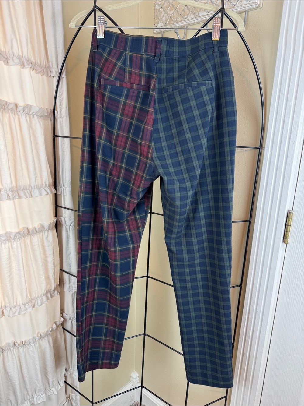 Hollister Ultra High Rise Two Tone Plaid Pants Size Small - Picture 4 of 12